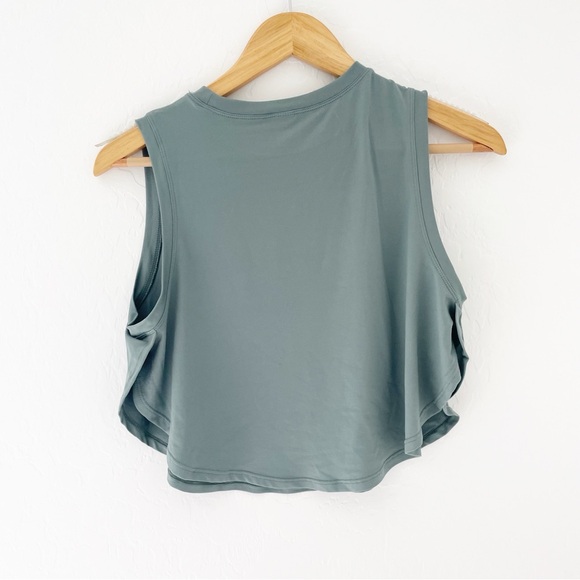 90 Degree split hem active crop top size small - Picture 4 of 4